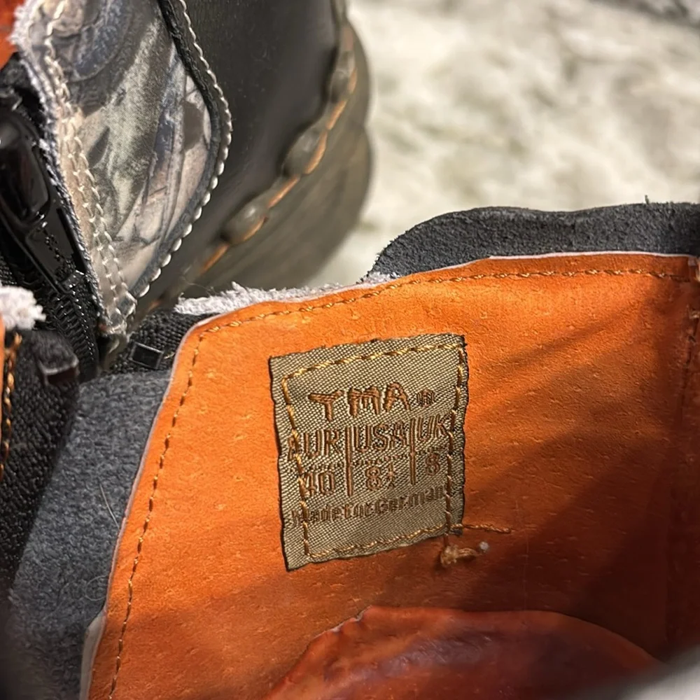 Cute shoes! - Picture 4 of 4